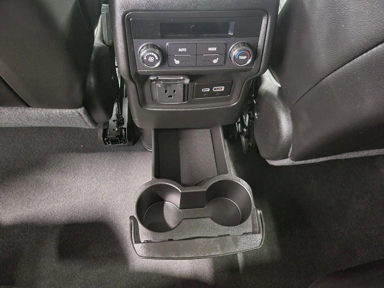 Used 2023 GMC Acadia SLT w/ Elevation Edition image 22