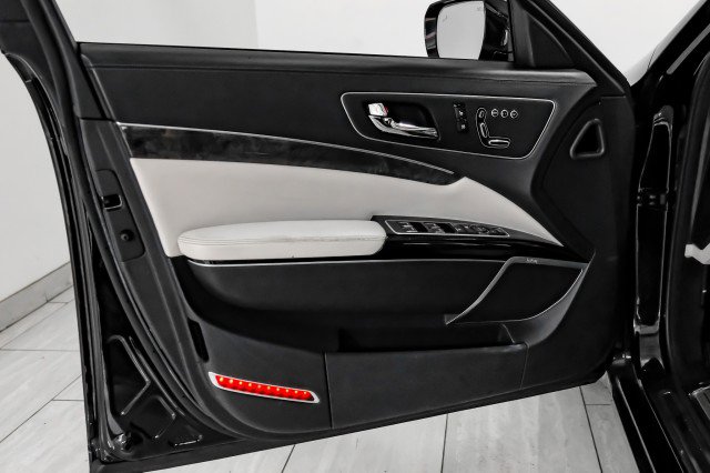 Used 2016 Kia K900 Luxury RWD image 32