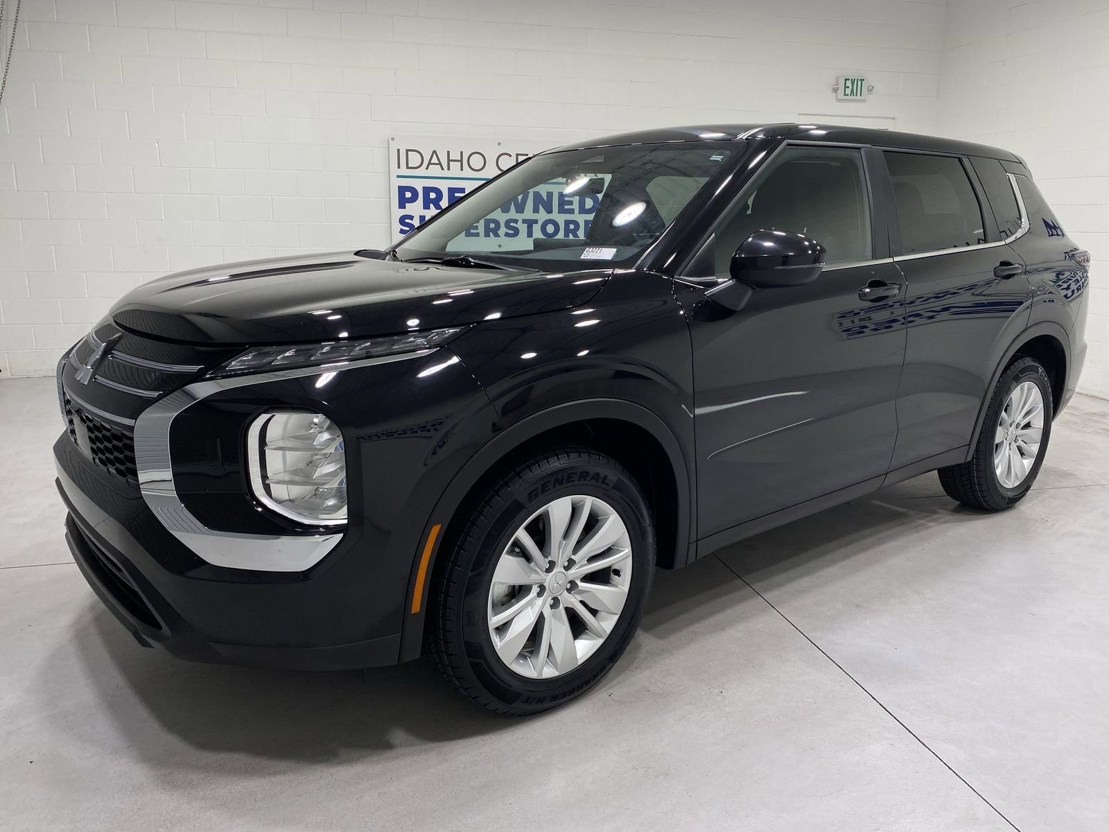 Used 2025 Mitsubishi Outlander ES image 4