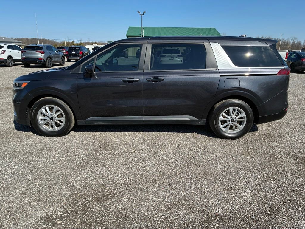 Used 2023 Kia Carnival LX FWD image 6