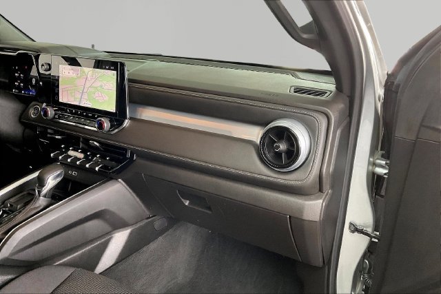 Used 2024 Chevrolet Colorado LT w/ LT Convenience Package II RWD image 18