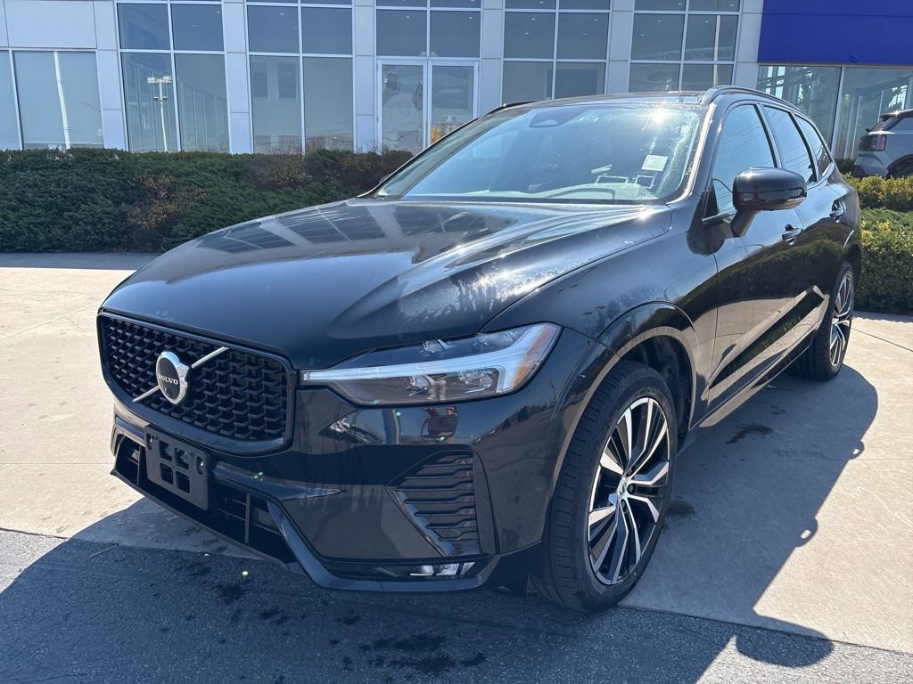Certified 2025 Volvo XC60 B5 Plus image 3