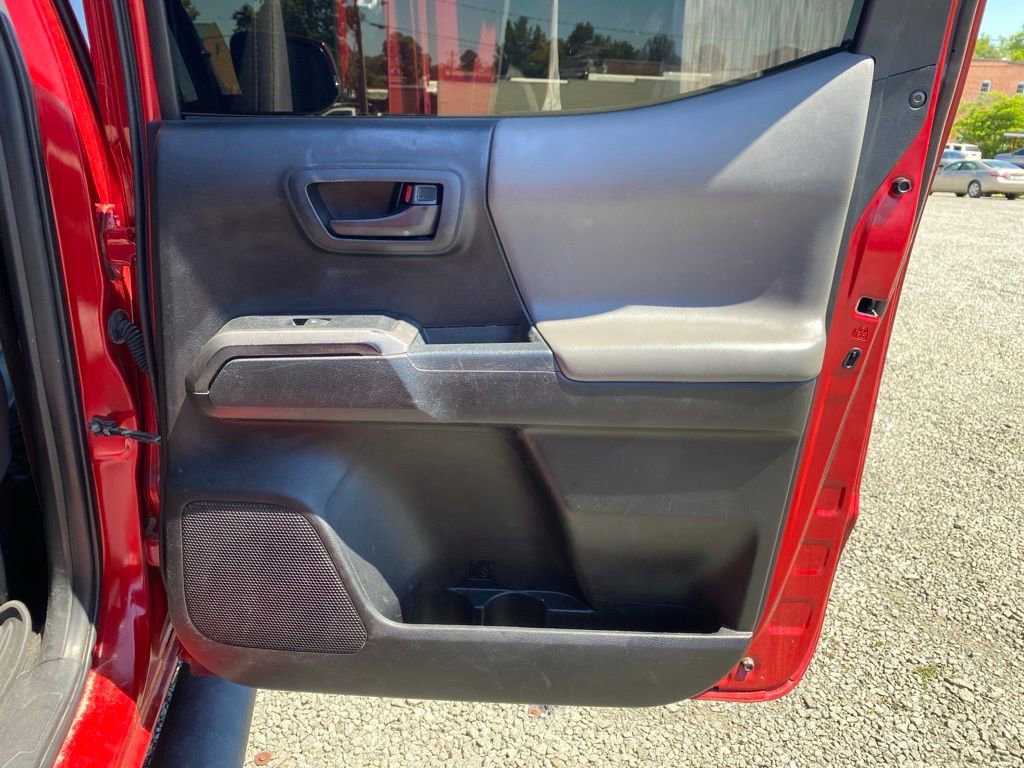 Used 2022 Toyota Tacoma SR5 w/ Technology Package RWD image 17