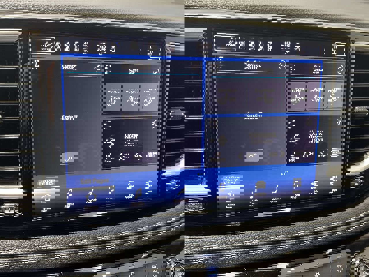 Used 2023 Chrysler Pacifica Touring-L image 18