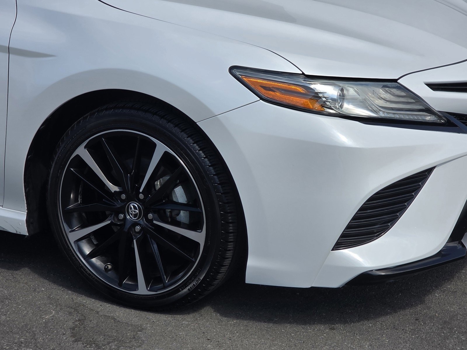 Used 2019 Toyota Camry XSE image 9