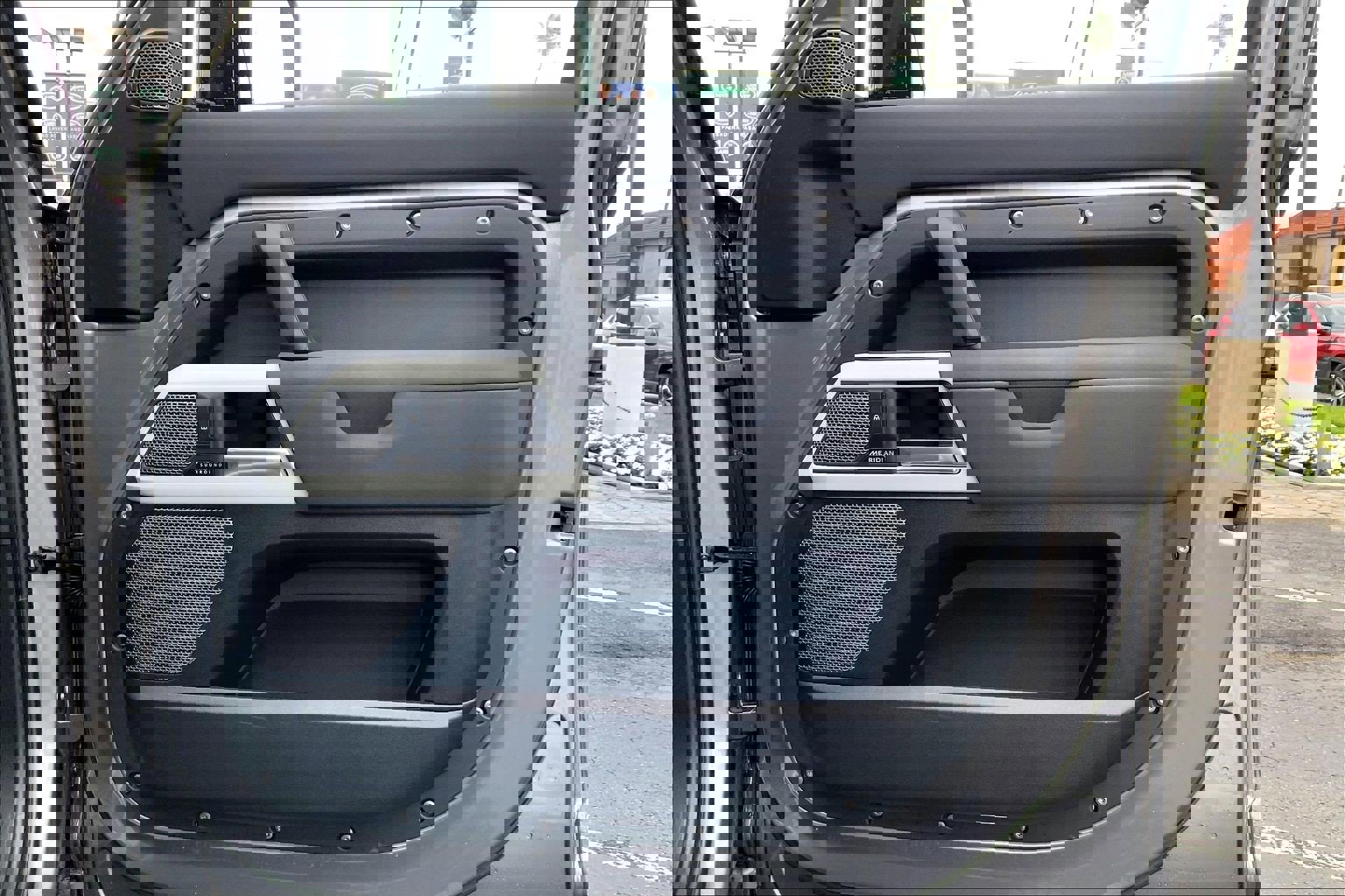 Used 2023 Land Rover Defender 110 SE image 21