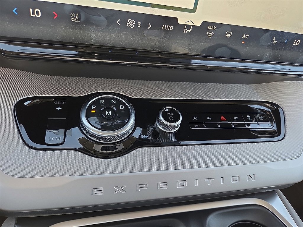 New 2025 Ford Expedition Active image 15