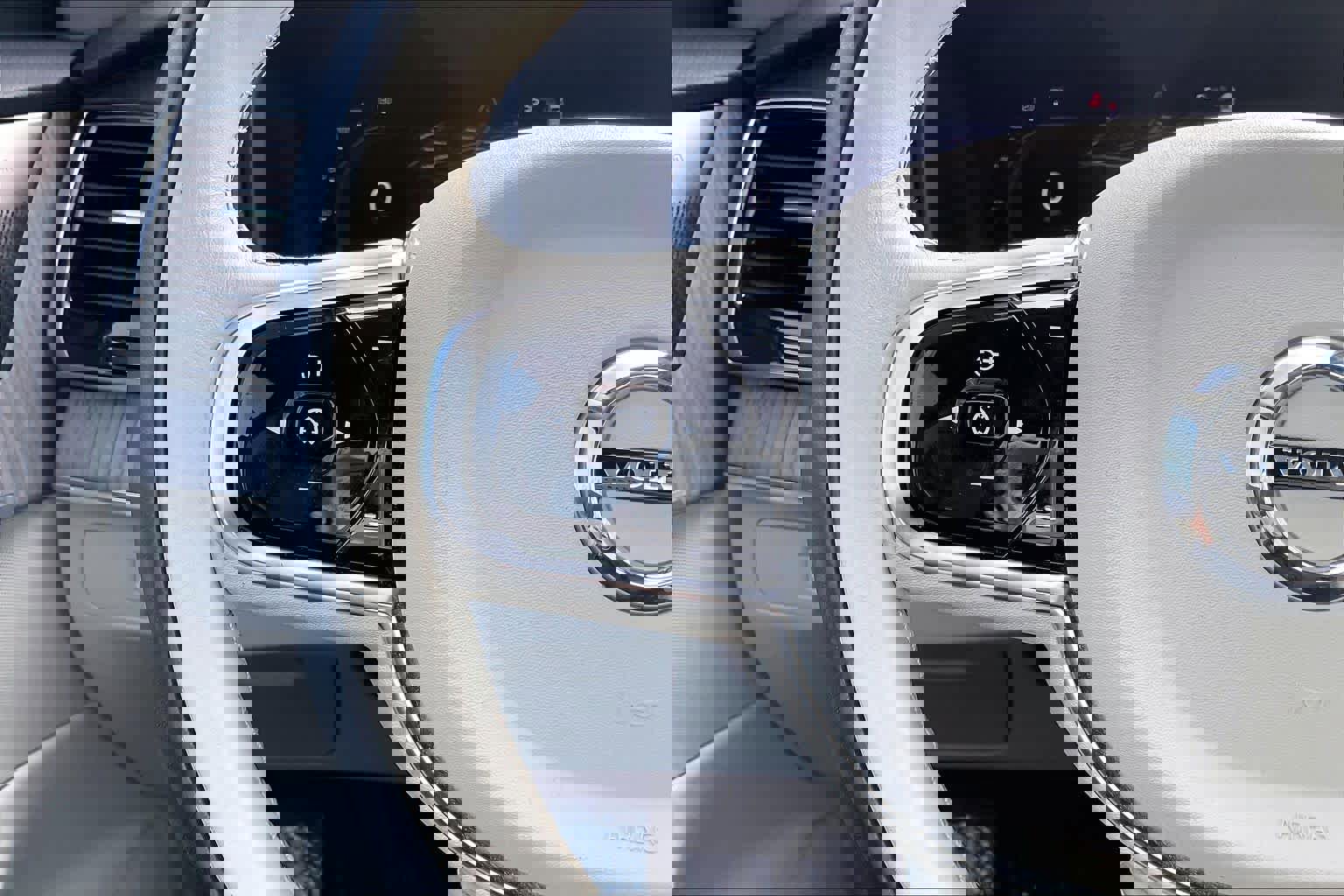 Used 2023 Volvo XC90 T8 Plus w/ Protection Package Premier image 21