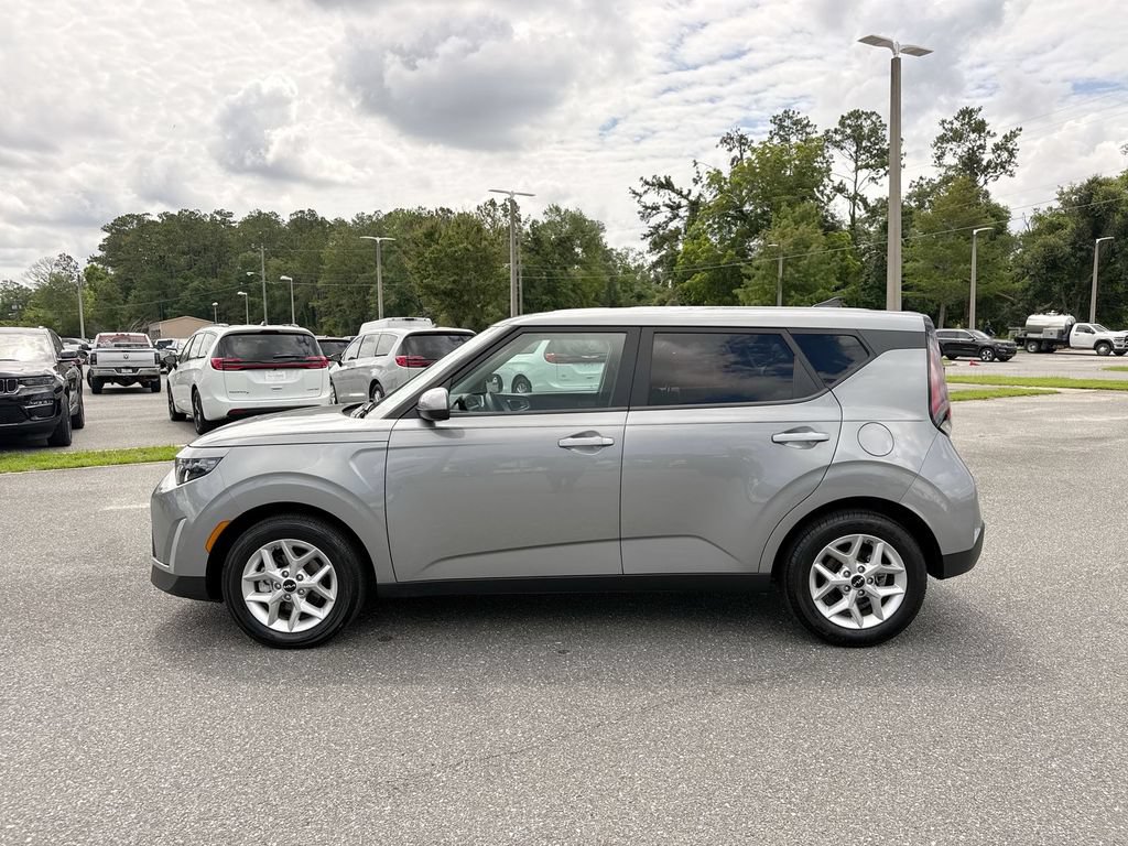 Used 2024 Kia Soul LX w/ Option Group 015 FWD image 8