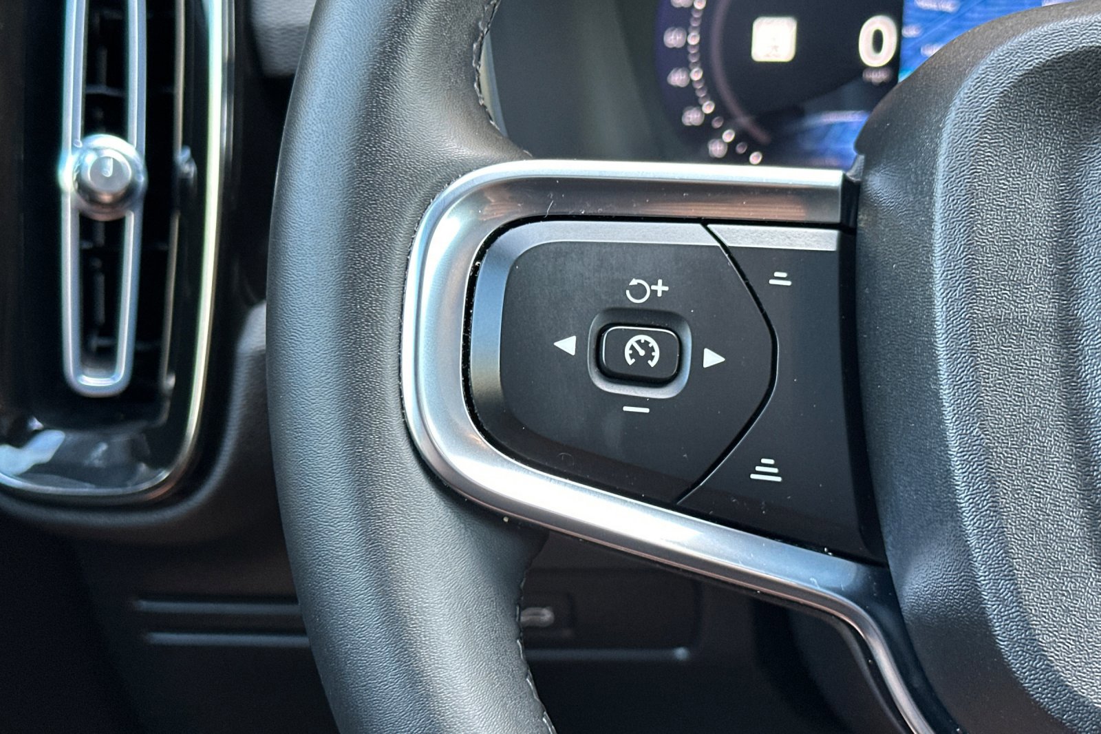 Certified 2023 Volvo C40 P8 Recharge Ultimate AWD/4WD image 28