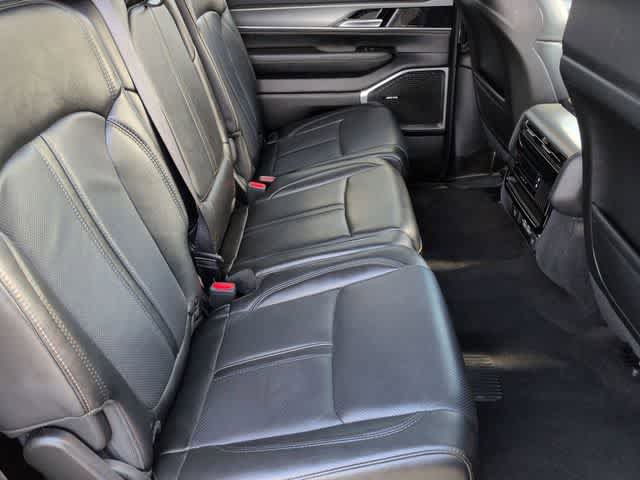 Used 2024 Jeep Wagoneer Series II AWD/4WD image 20
