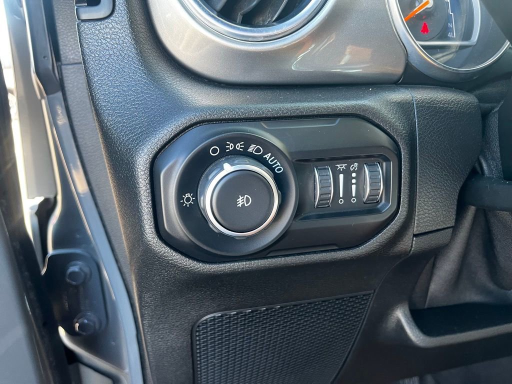 Used 2020 Jeep Wrangler Unlimited Sahara image 20