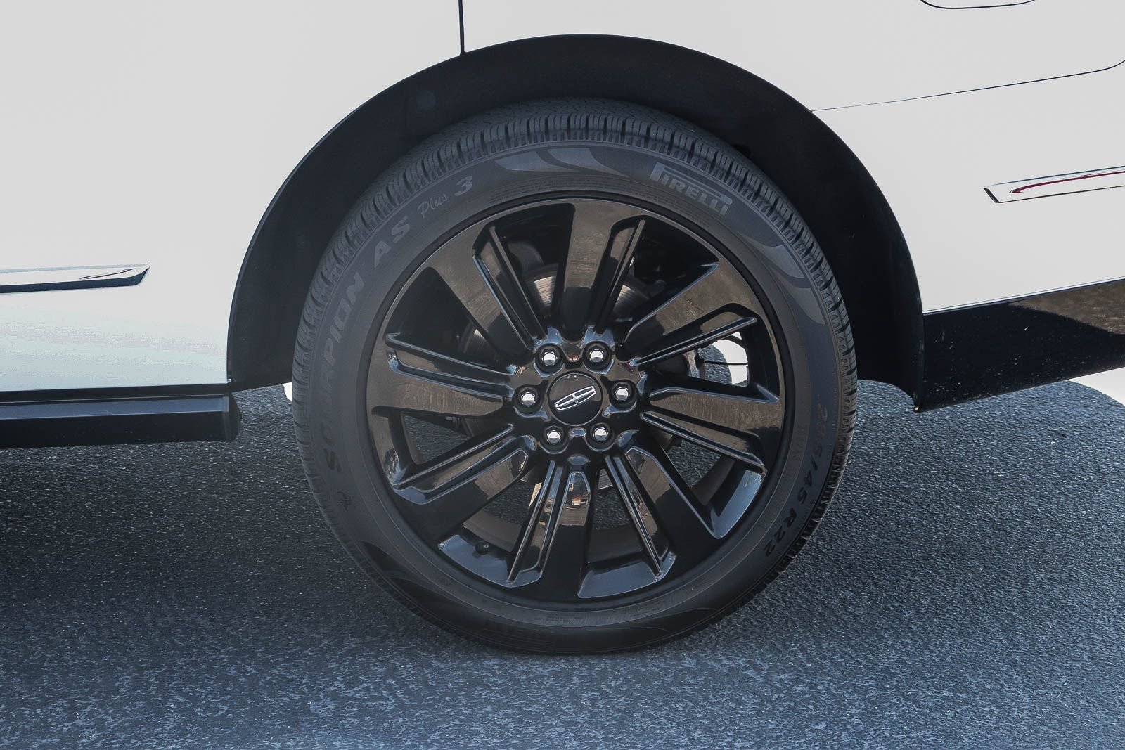 Used 2023 Lincoln Navigator Reserve AWD/4WD image 8
