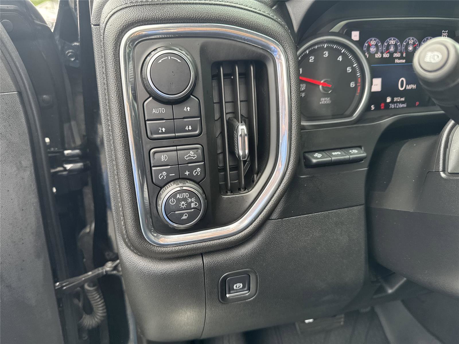 Used 2019 Chevrolet Silverado 1500 LTZ w/ LTZ Premium Package AWD/4WD image 22