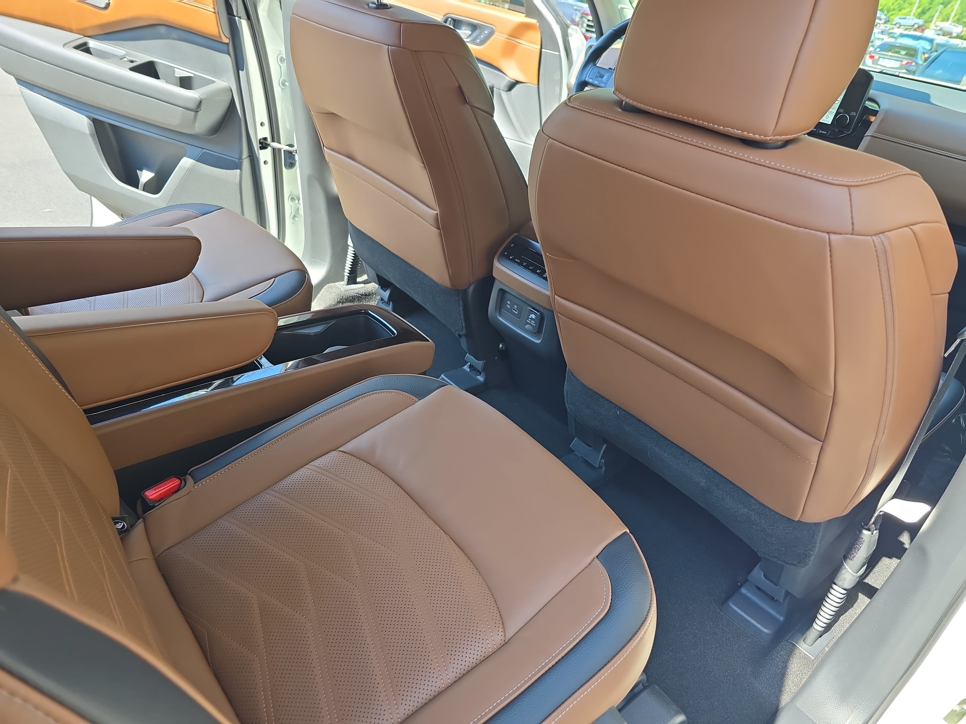 Certified 2023 Nissan Pathfinder Platinum AWD/4WD image 11