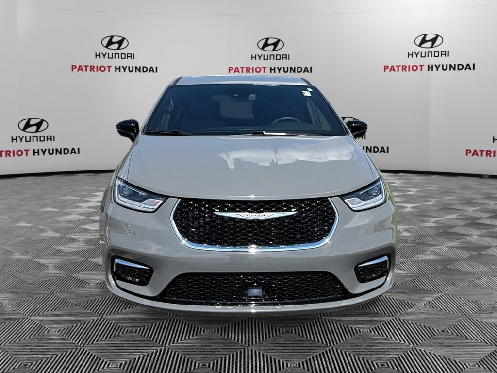 Used 2025 Chrysler Pacifica Select FWD image 8