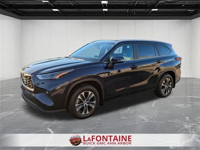 Used 2024 Toyota Highlander XLE image 1