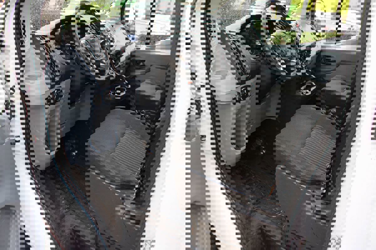 Used 2019 Ford Transit 150 XLT image 12