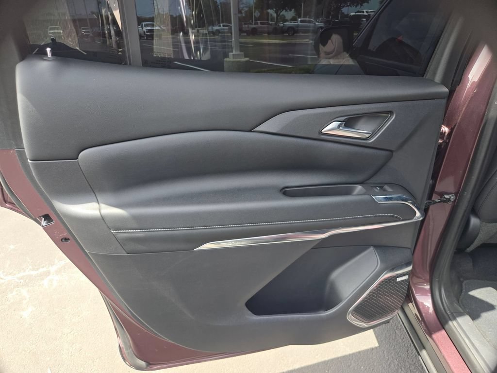 Used 2024 Chevrolet Traverse LT w/ Enhanced Driving Package FWD image 8