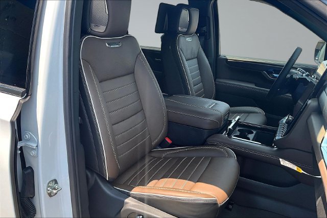 New 2026 GMC Yukon XL Denali Ultimate AWD/4WD image 13