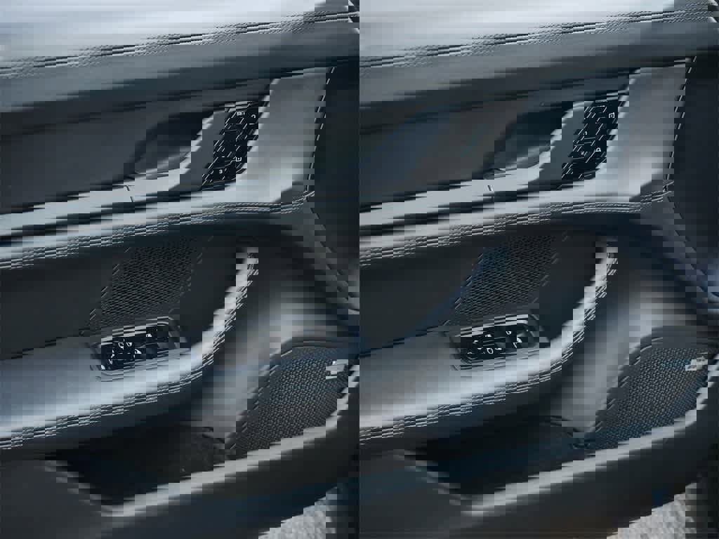 Used 2020 Porsche Taycan Turbo image 11