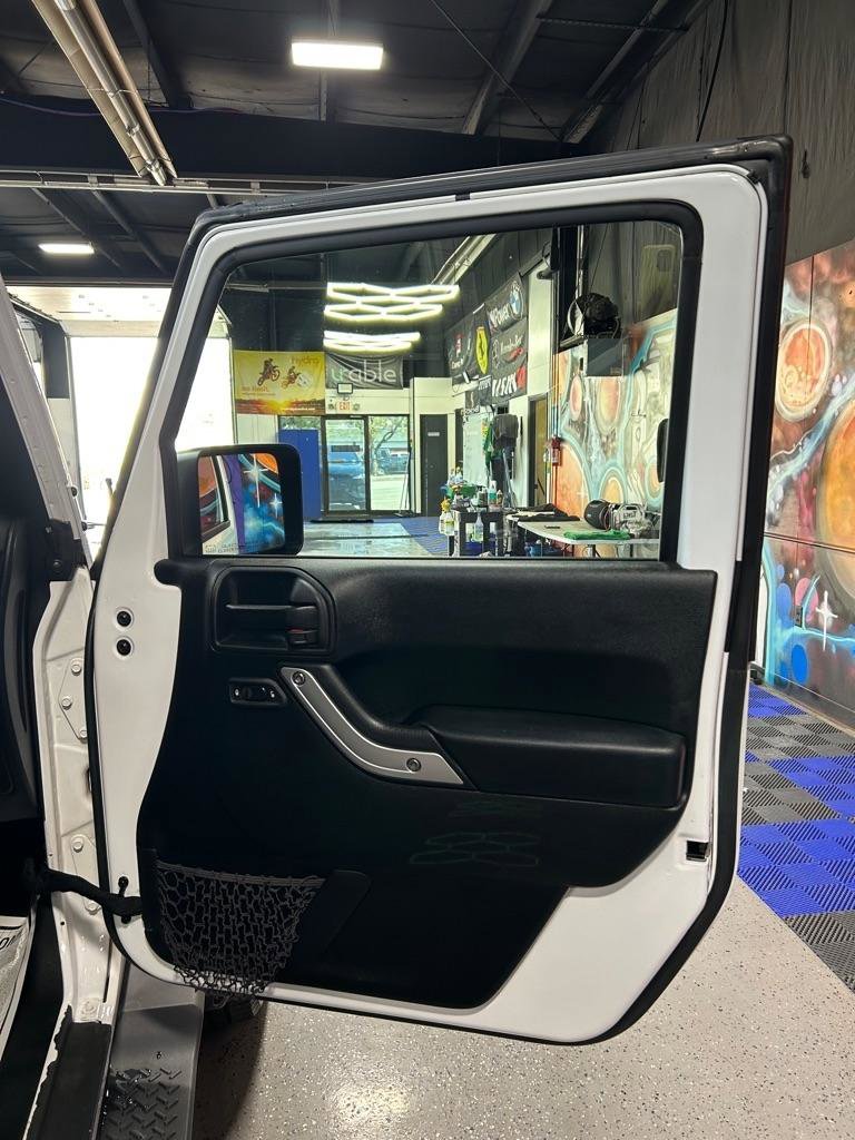 Used 2017 Jeep Wrangler Unlimited Sahara w/ Connectivity Group image 15