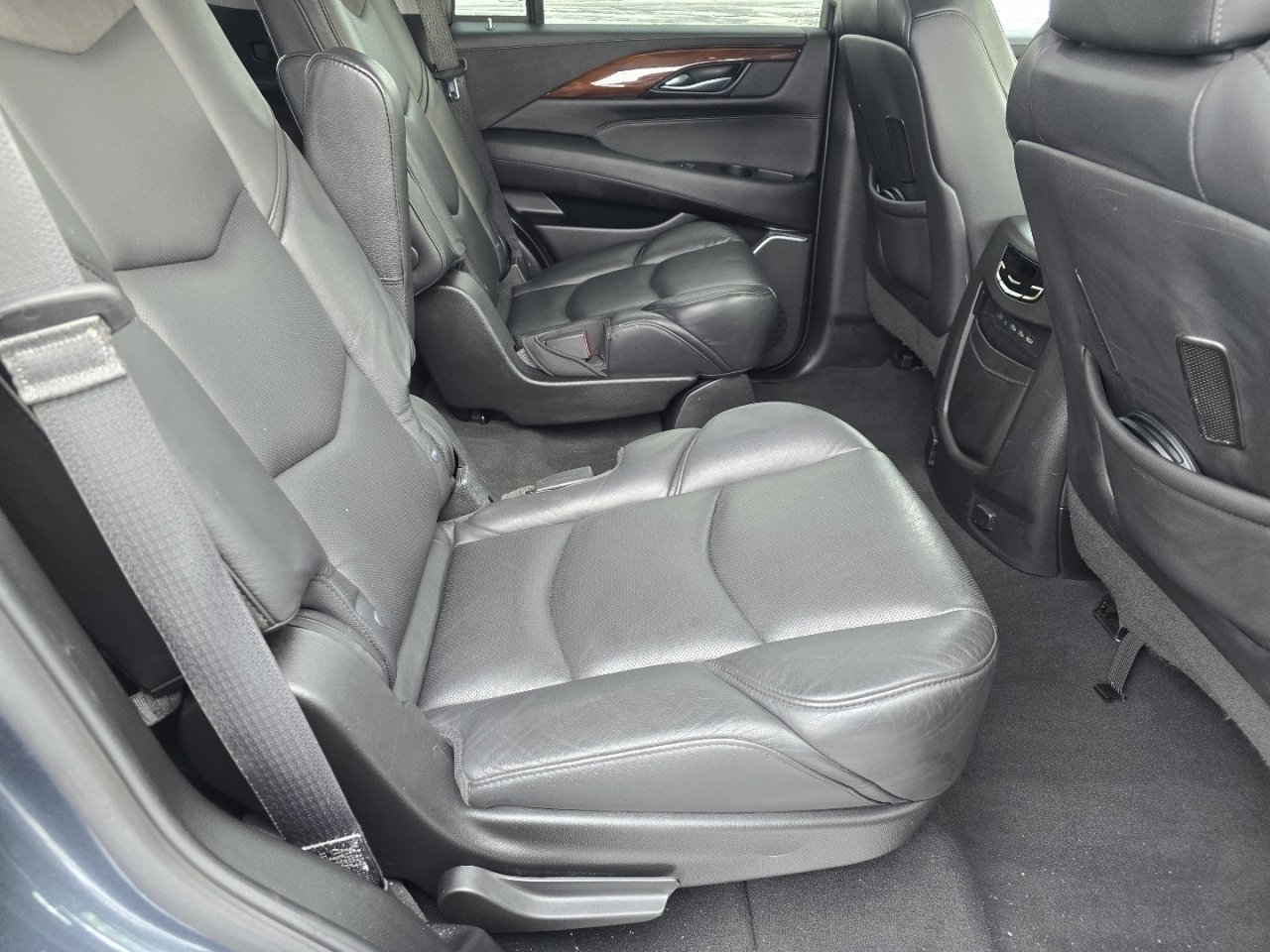 Used 2019 Cadillac Escalade Premium Luxury image 24