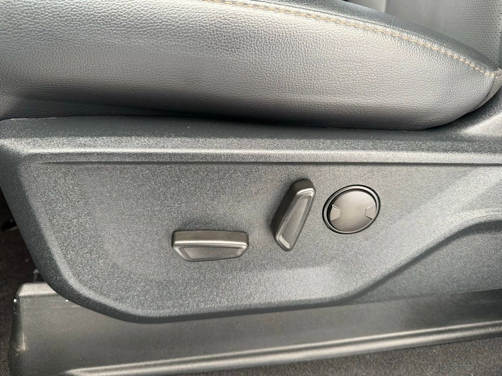 Used 2025 Ford F150 Lariat w/ Equipment Group 501A Mid image 26