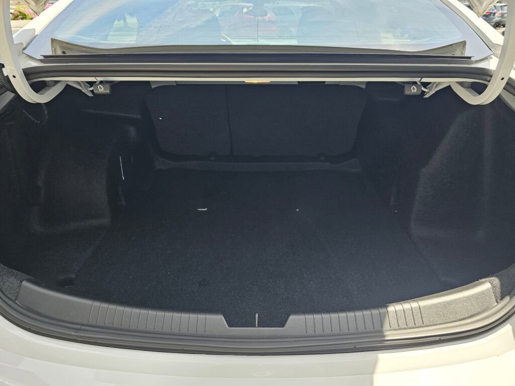 Used 2022 Chevrolet Malibu LS FWD image 16
