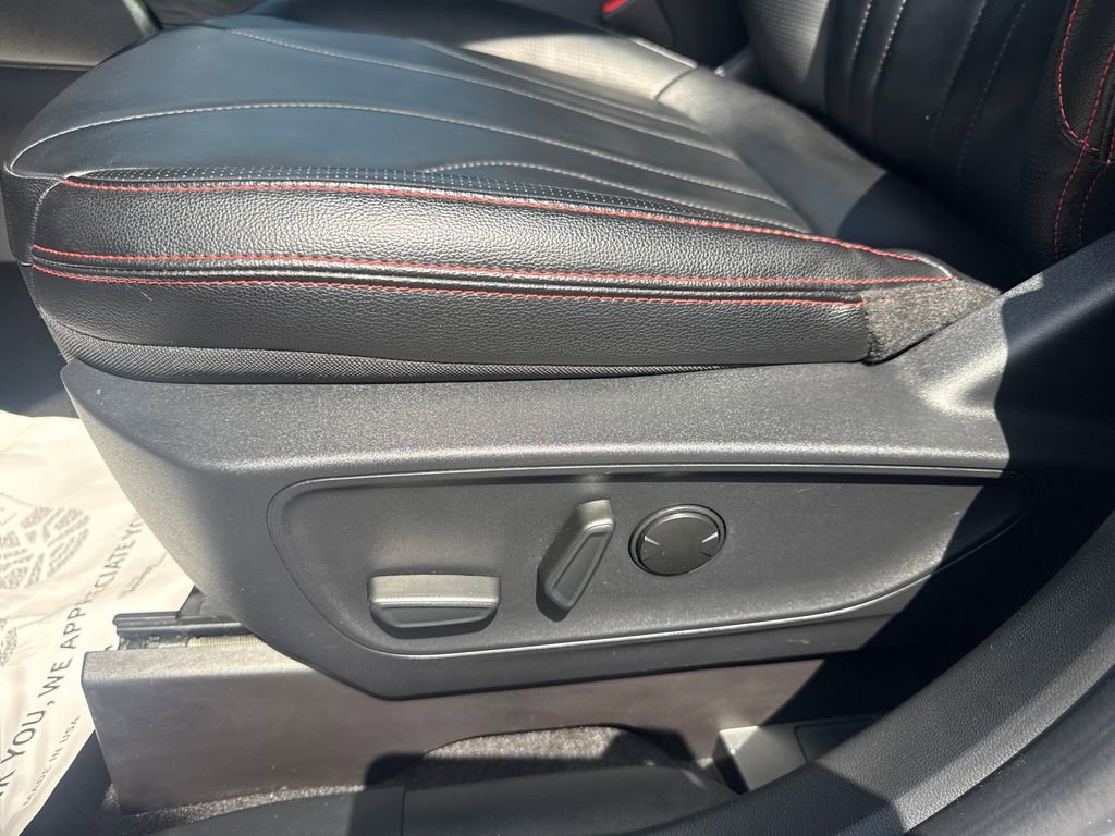 Used 2025 Ford Escape ST-Line Elite w/ Premium Technology Package AWD/4WD image 32