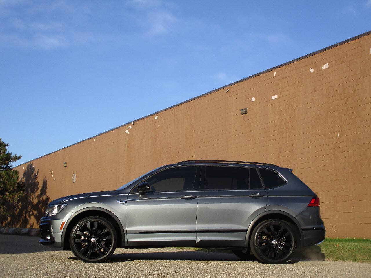 Used 2021 Volkswagen Tiguan SE R-Line FWD image 4