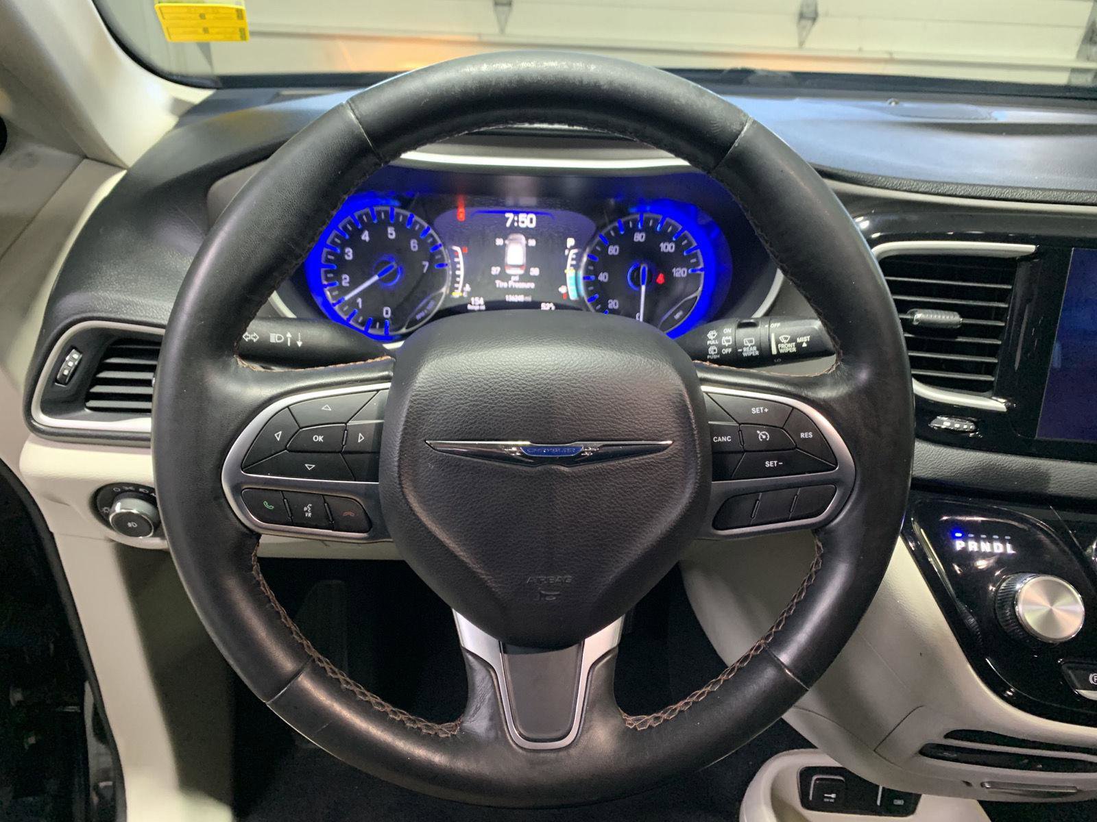 Used 2020 Chrysler Pacifica Touring-L Plus image 10