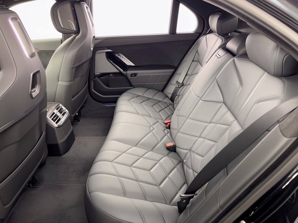 New 2027 BMW 740i w/ Executive Package RWD image 25