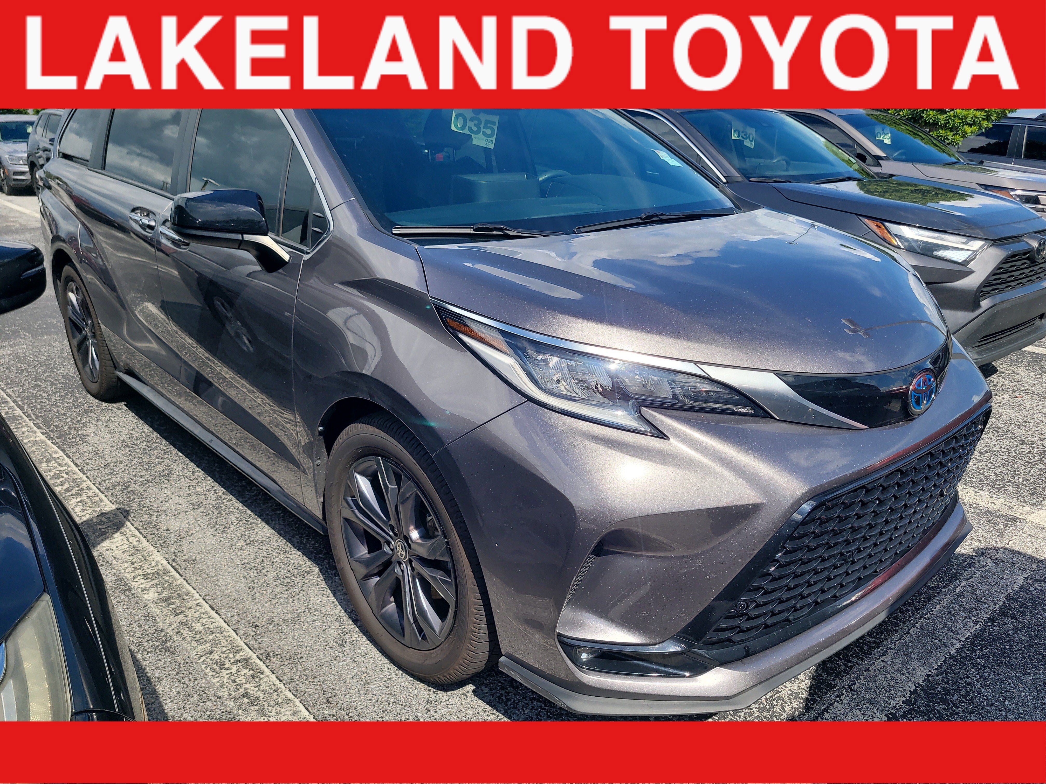 Used 2022 Toyota Sienna XSE FWD image 1
