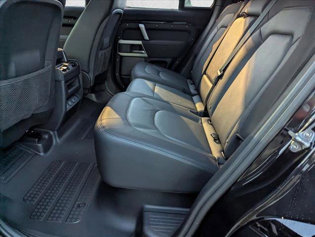 Used 2023 Land Rover Defender 110 X-Dynamic SE image 17