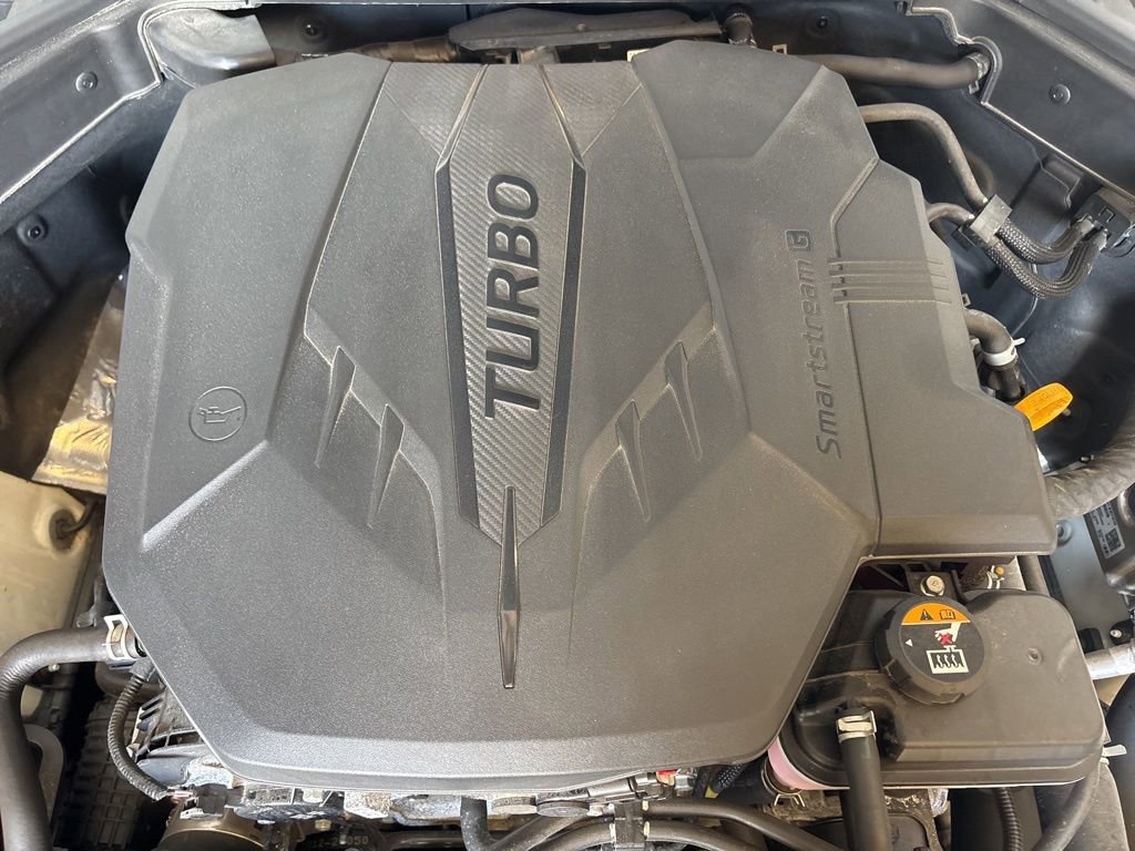 Used 2025 Genesis G70 2.5T image 16