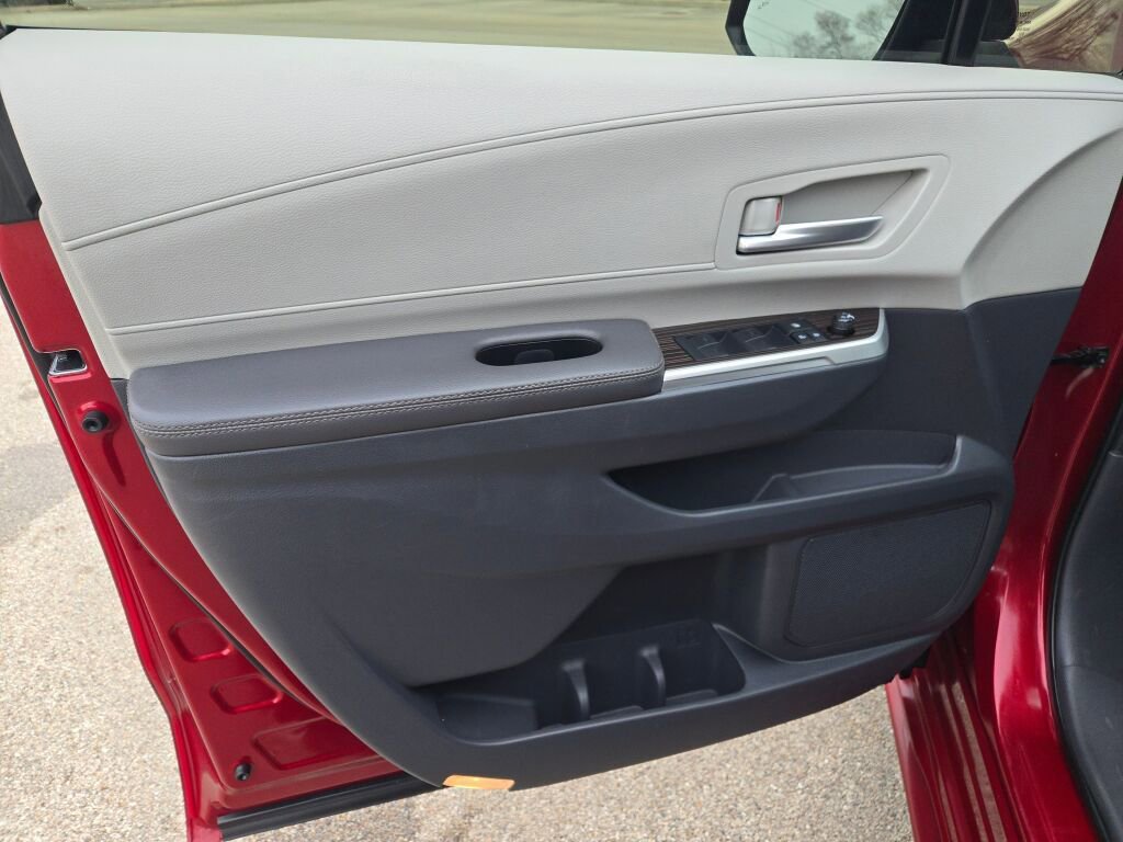 Used 2023 Toyota Sienna XLE image 23