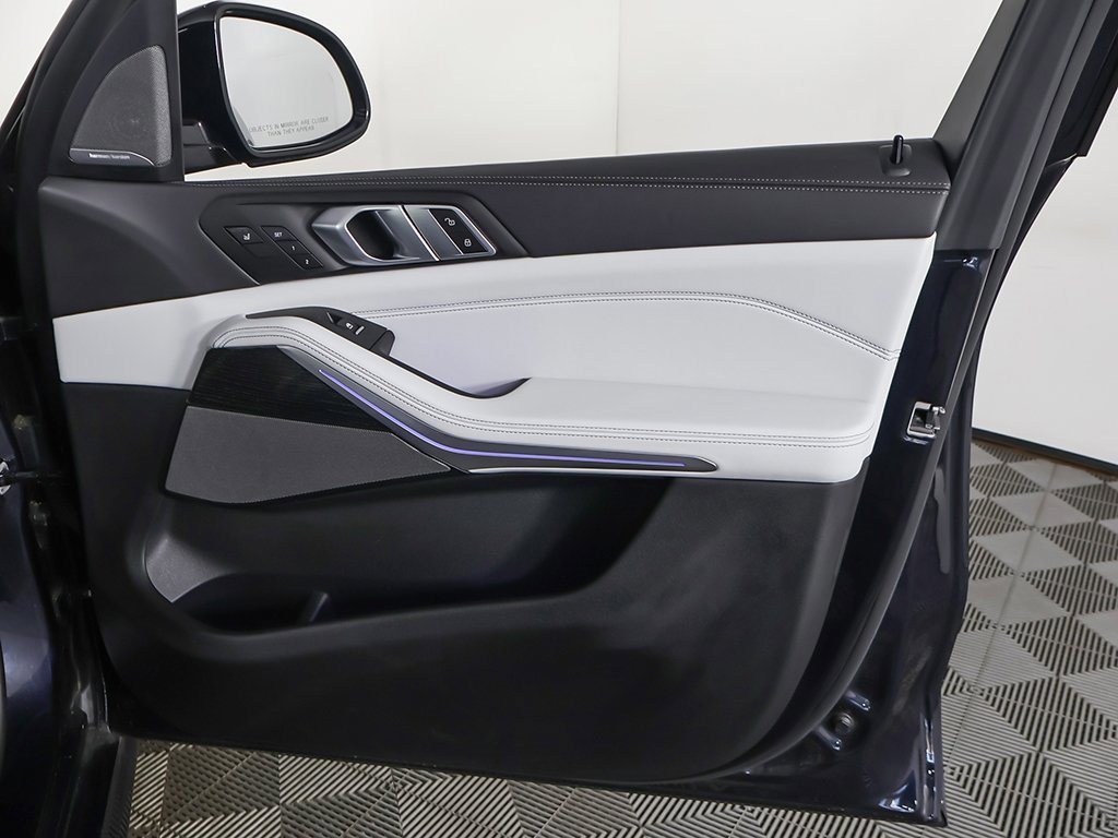 Used 2024 BMW X5 xDrive40i w/ M Sport Package image 27