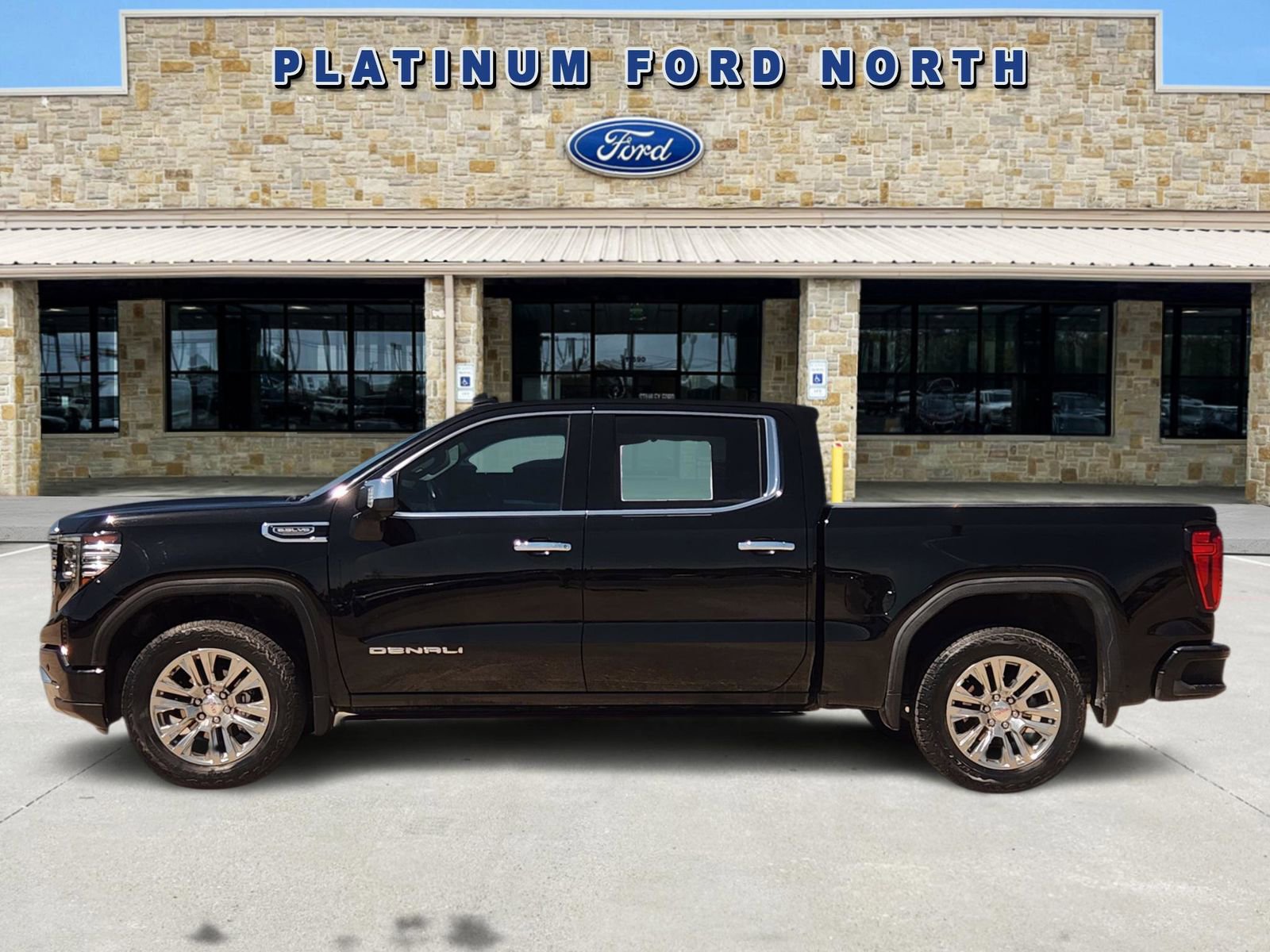 Used 2022 GMC Sierra 1500 Denali w/ Technology Package image 3