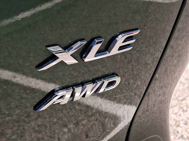 Used 2023 Toyota Corolla Cross XLE w/ Convenience Package AWD/4WD image 29