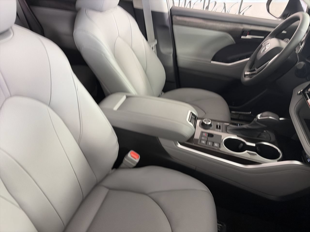 New 2026 Toyota Highlander Limited AWD/4WD image 25
