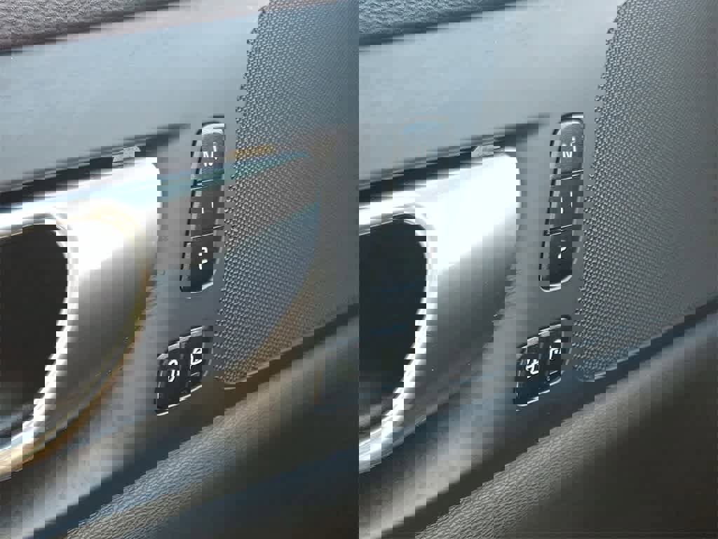 Used 2024 Volvo S60 B5 Core image 25