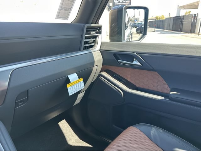 New 2026 Lexus GX 550 w/ Accessory Package (Z1) AWD/4WD image 17