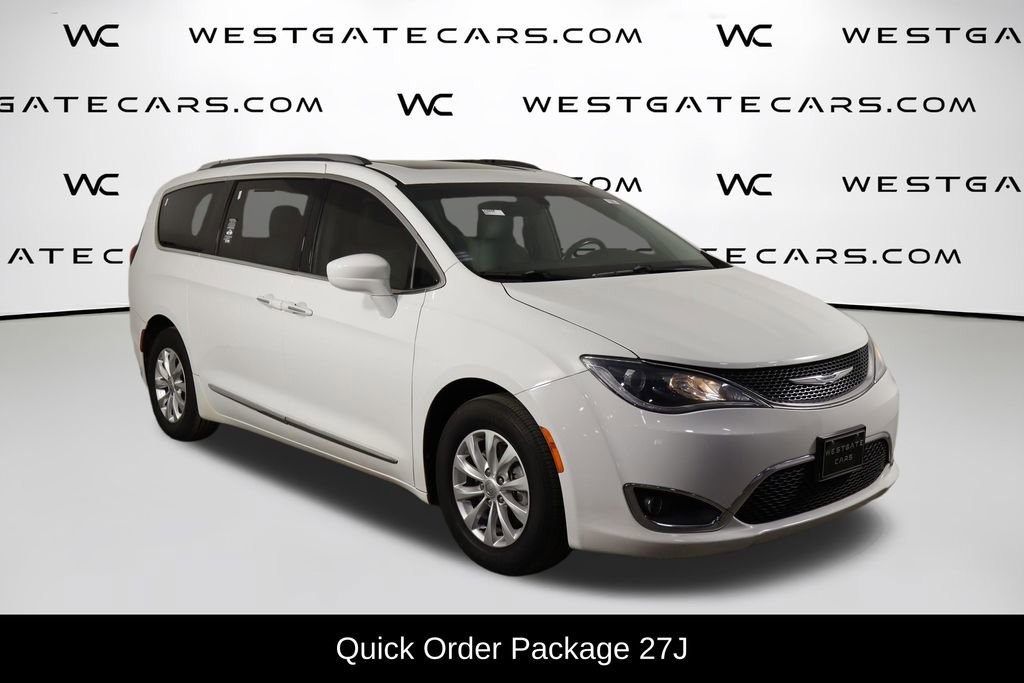 Used 2018 Chrysler Pacifica Touring-L Plus w/ Tire & Wheel Group image 4