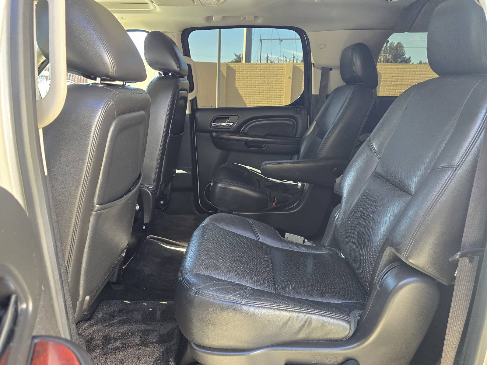 Used 2012 Cadillac Escalade ESV Premium AWD/4WD image 10