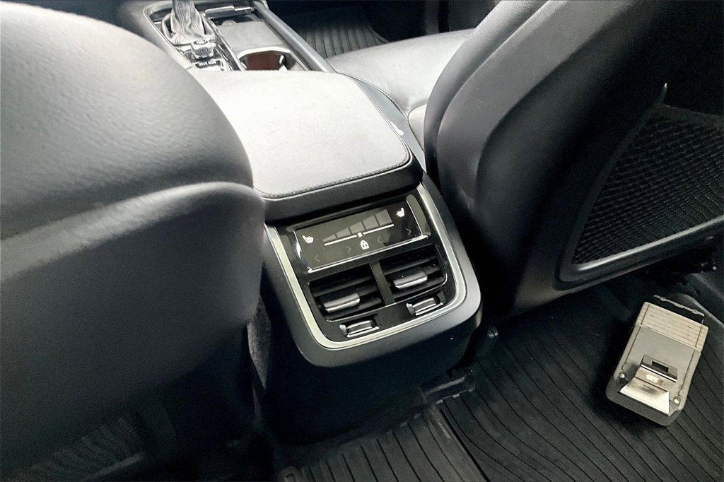Used 2021 Volvo XC90 T5 Momentum w/ Protection Package Premier image 31