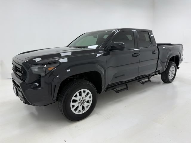 Used 2026 Toyota Tacoma SR5 AWD/4WD image 5