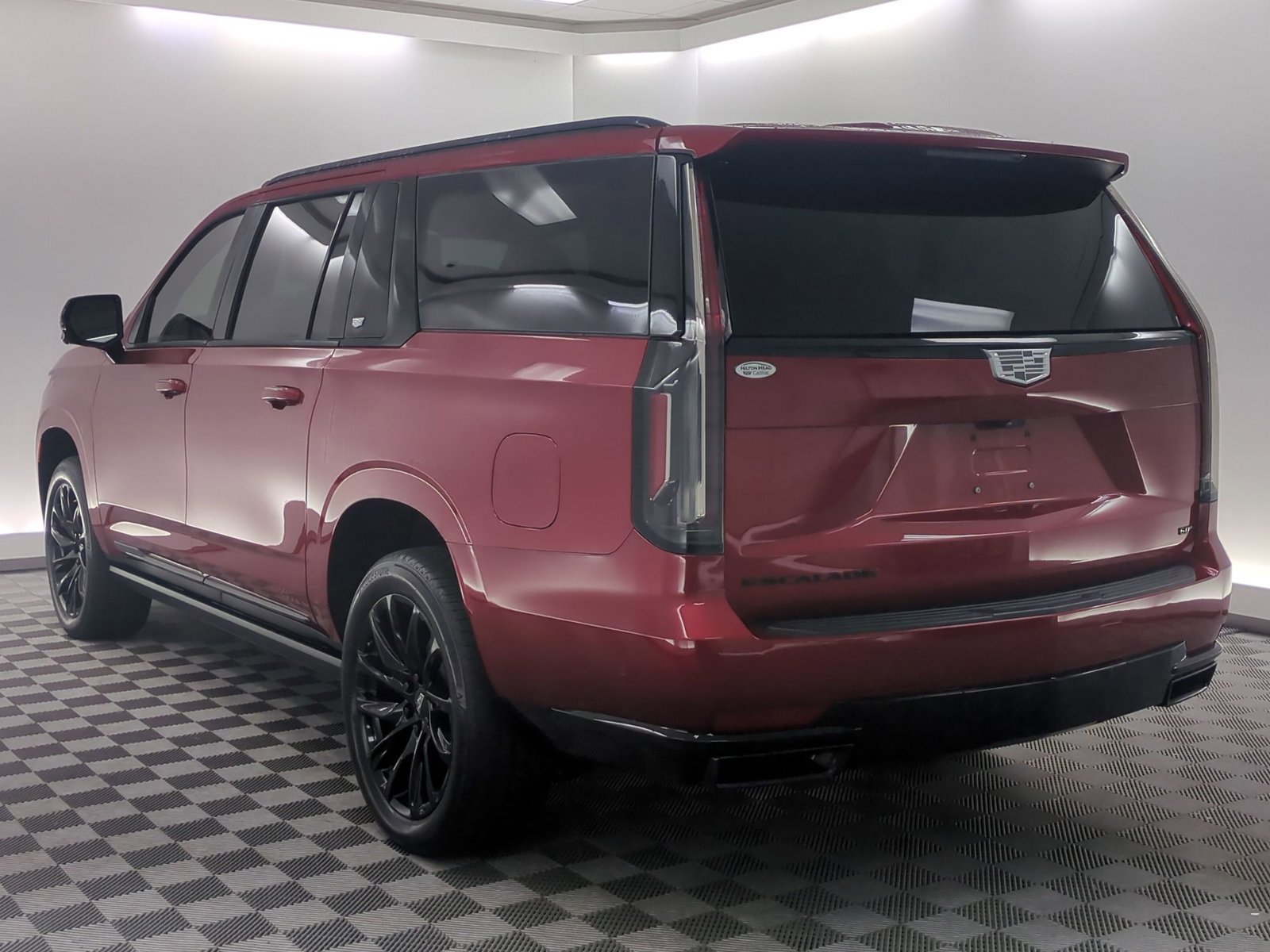 Used 2023 Cadillac Escalade ESV Sport w/ LPO, ONYX Package image 3