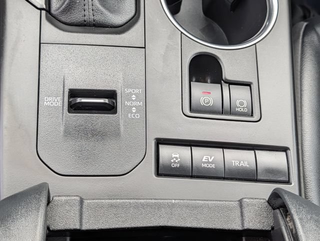 Used 2022 Toyota Highlander XLE AWD/4WD image 16