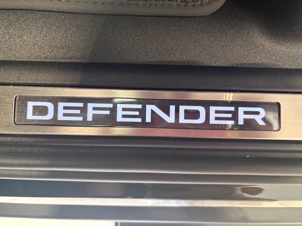New 2026 Land Rover Defender 110 AWD/4WD image 14